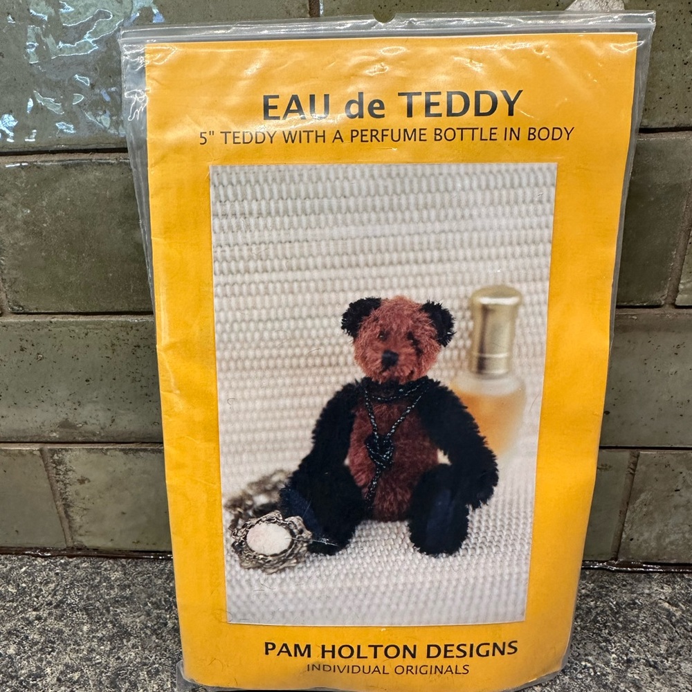 EAU de TEDDY 5" Teddy Pattern by Pam Holton Designs - Brown & Black Teddy